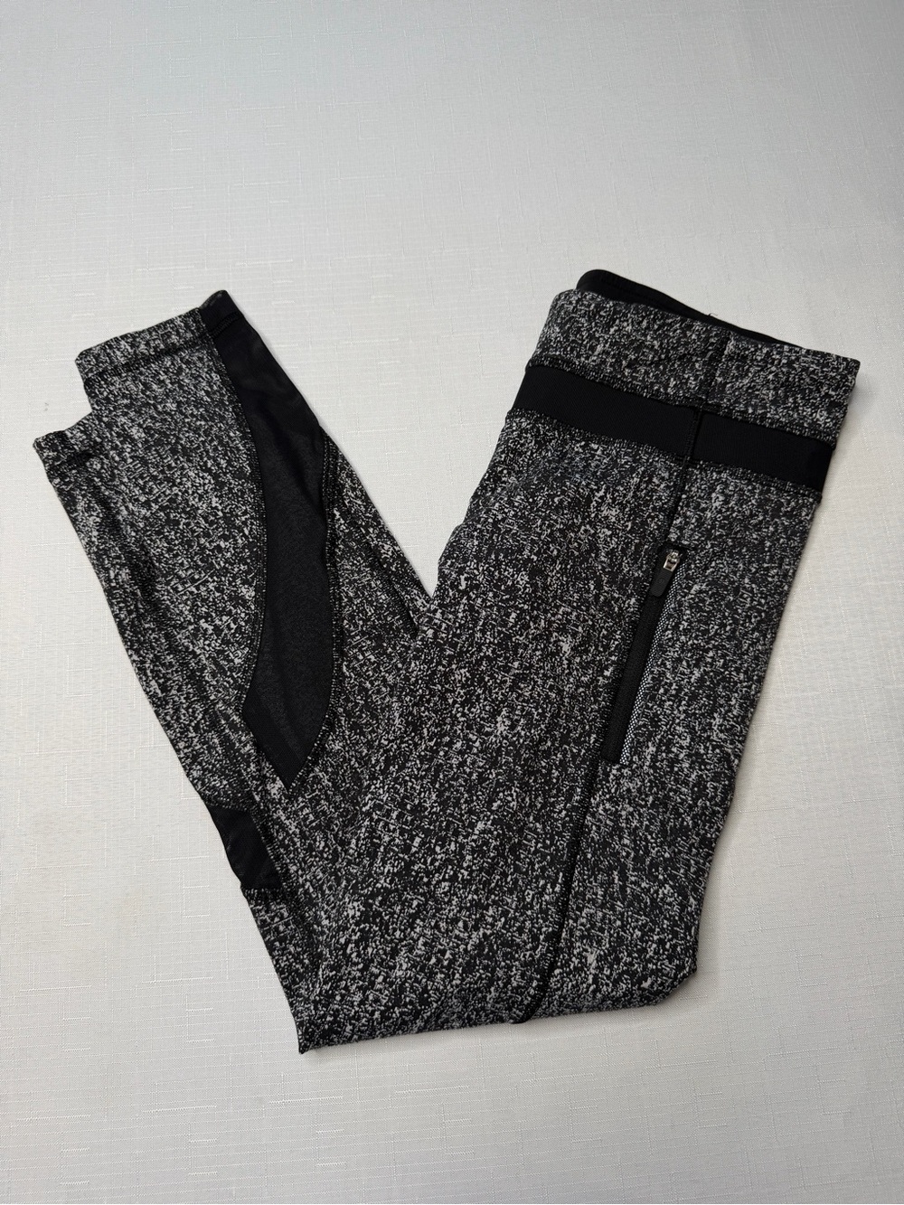 Women’s Lululemon inspire tight 11 leggings pants size 6